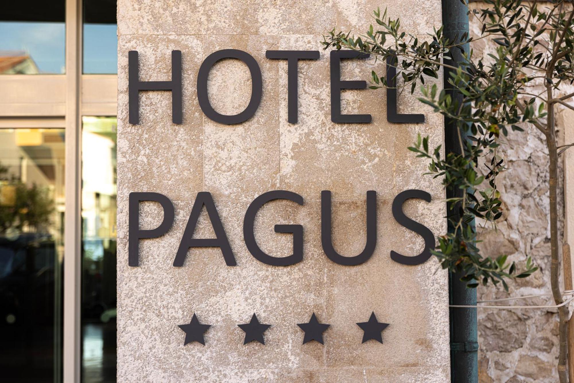Family Hotel Pagus Pag Town Exterior photo